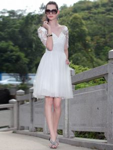 Gorgeous Column/Sheath Prom Dress White V-neck Tulle Sleeveless Knee Length Zipper