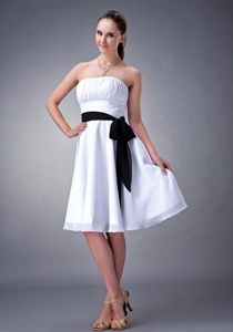 White Ruching Bodice Sash Chiffon Sweet 15 Dresses Knee-length