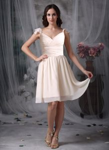 Off White Knee-length Empire Chiffon V-neck Dama Dress Ruched