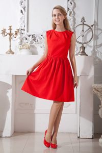 Knee-length Red Taffeta A-line Scoop Dama Dress in Besancon