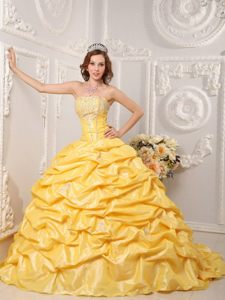 Luxurious Yellow Beaded Dress for Quinceanera Appliques Court Train