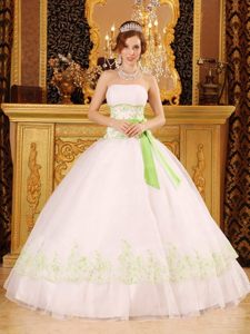 Dazzling Strapless Quinceanera Dresses Appliques Ball Gown in White
