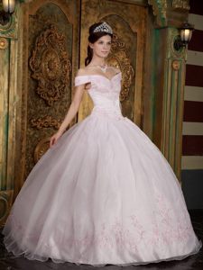 Embroidery Accent White Off The Shoulder Organza Quinces Dresses