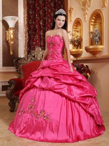 Hot Pink Taffeta Quinceanera Dresses with Beading and Pick ups
