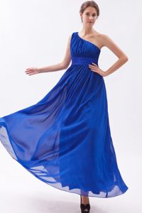 Blue Single Shoulder Ruches Prom Gown Dress with Beaded Sash