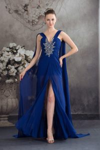 Sexy V-neck Beaded Prom Dress Watteau Train with Slit in Belford Roxo