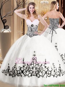 Hot Sale White Sweetheart Neckline Embroidery Quince Ball Gowns Sleeveless Lace Up